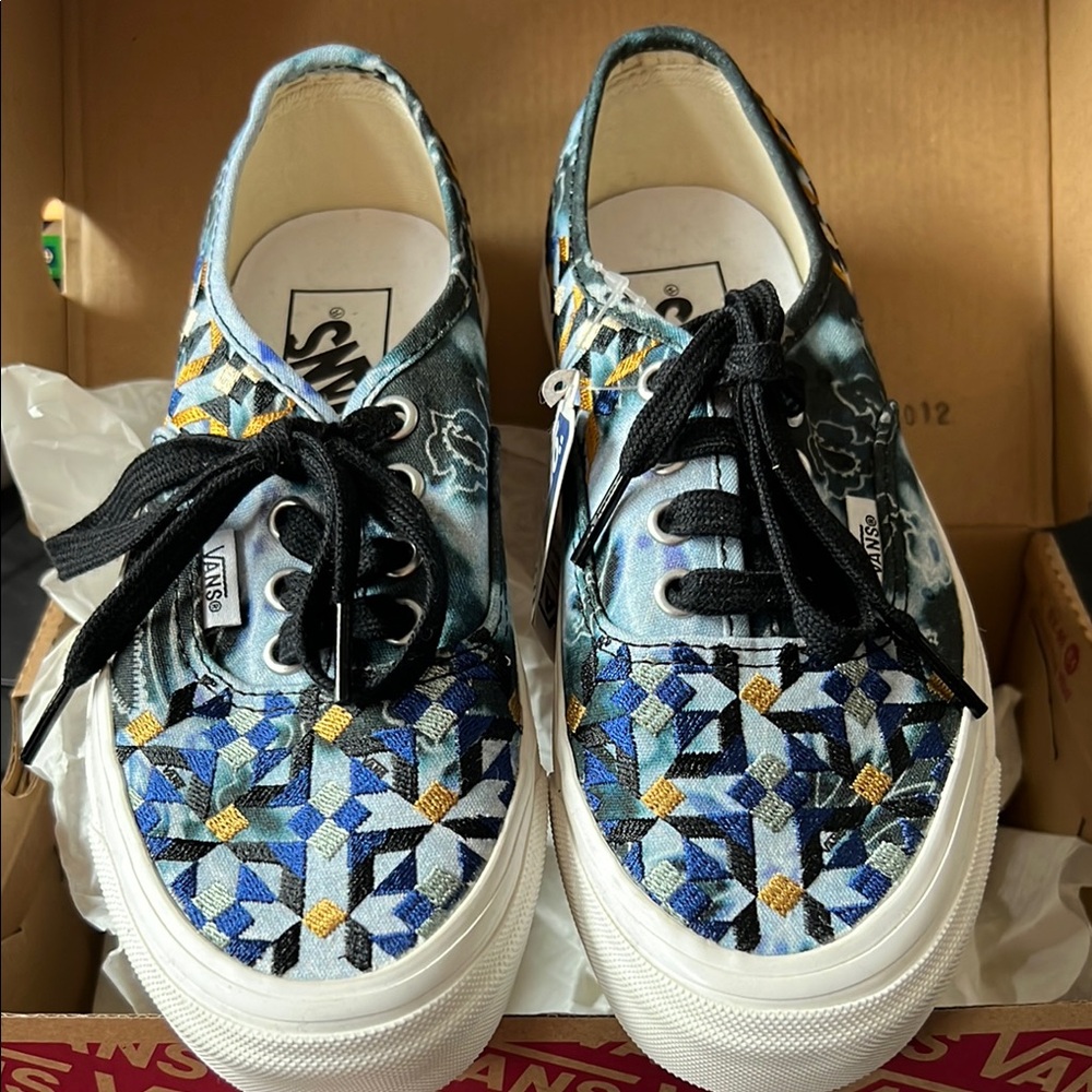VansAnaheim Factory Authentic 44 DX - Brand New- RARE- embroidered
